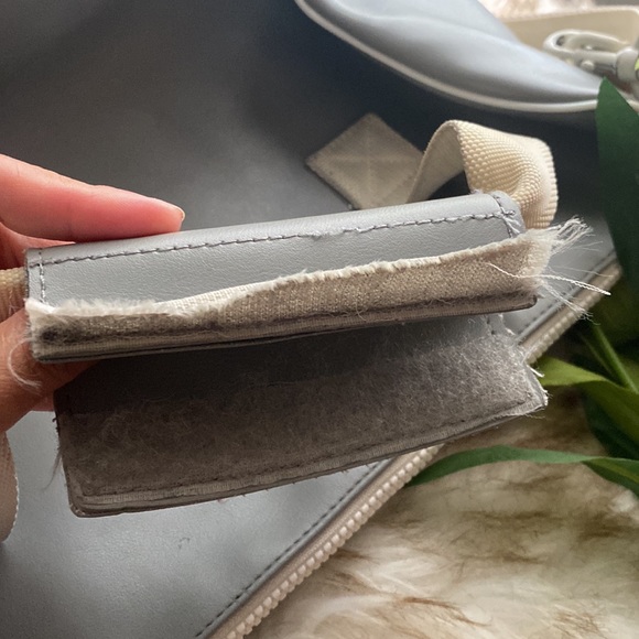 Used Lacoste travel/gym bag, normal sign of usage - Picture 11 of 13